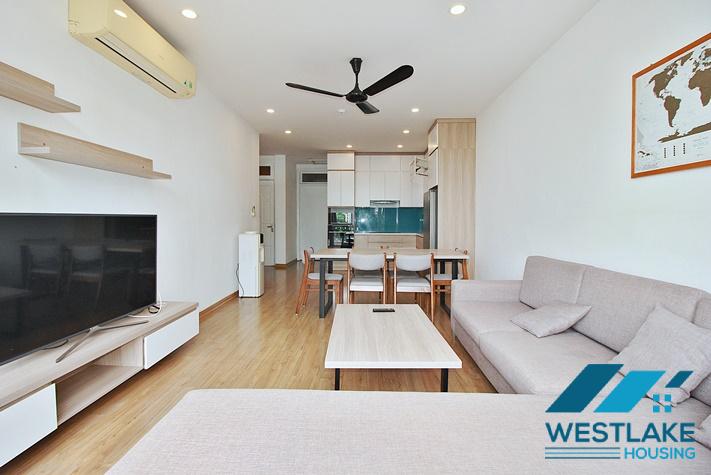 Cho Thuê Căn Hộ Dịch Vụ 2 Phòng Ngủ Đẹp Sáng Thoáng View Hồ Tại Phố Vũ Miên Tây Hồ, Hà Nội