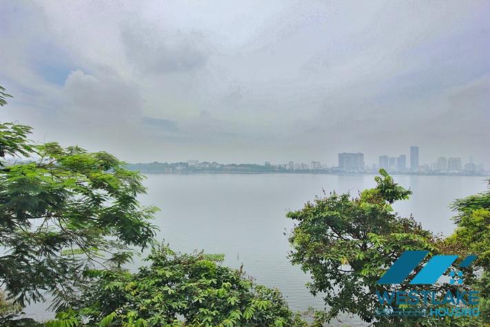 Cho Thuê Căn Hộ Dịch Vụ 2 Phòng Ngủ Đẹp Sáng Thoáng View Hồ Tại Phố Vũ Miên Tây Hồ, Hà Nội