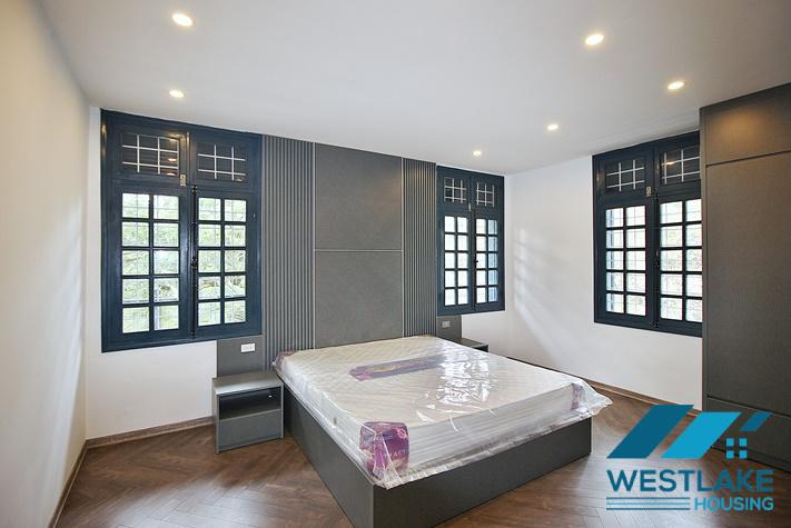 Cho Thuê Căn Hộ 2 Phòng Ngủ Ban Rộng Thoáng Mát, View Hồ Tại Xuân Diệu, Tây Hồ, Hà Nội