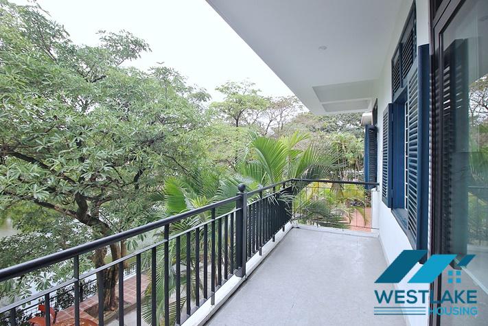 Cho Thuê Căn Hộ 2 Phòng Ngủ Ban Rộng Thoáng Mát, View Hồ Tại Xuân Diệu, Tây Hồ, Hà Nội