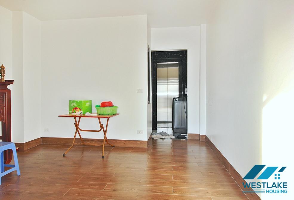 Affordable price 3 bedrooms house for rent in Au Co area, Tay Ho, Ha Noi