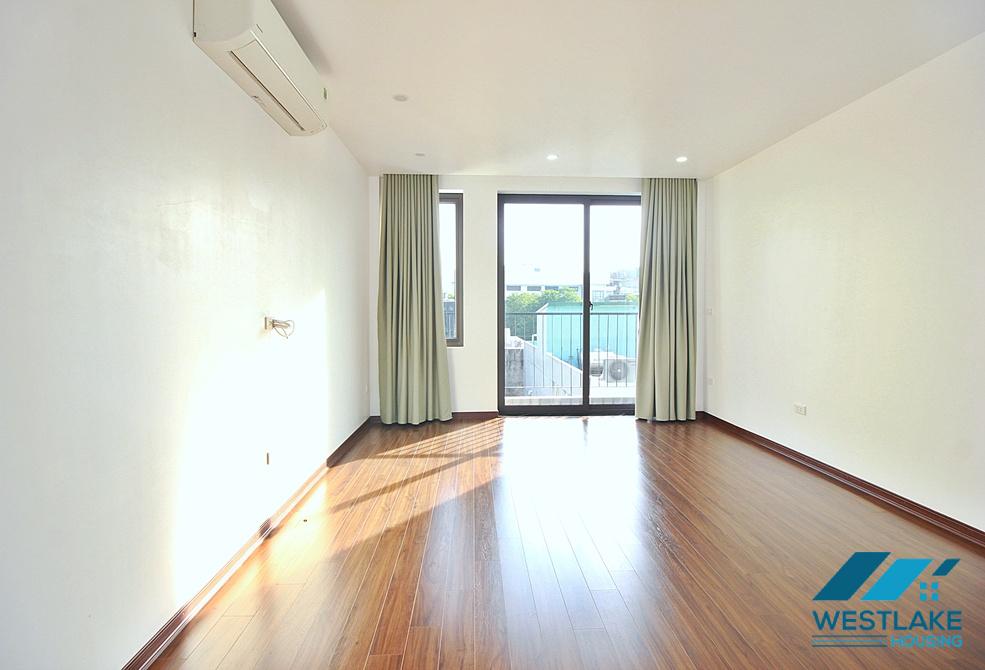 Affordable price 3 bedrooms house for rent in Au Co area, Tay Ho, Ha Noi