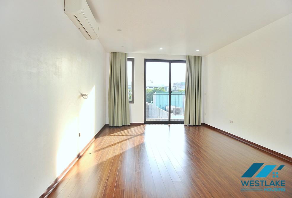 Affordable price 3 bedrooms house for rent in Au Co area, Tay Ho, Ha Noi