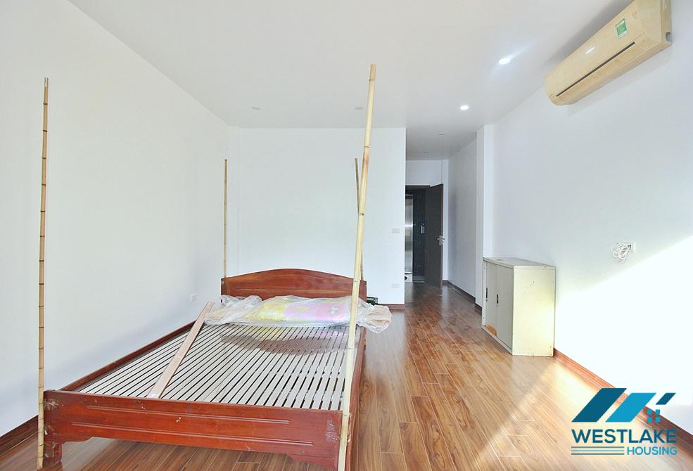 Affordable price 3 bedrooms house for rent in Au Co area, Tay Ho, Ha Noi