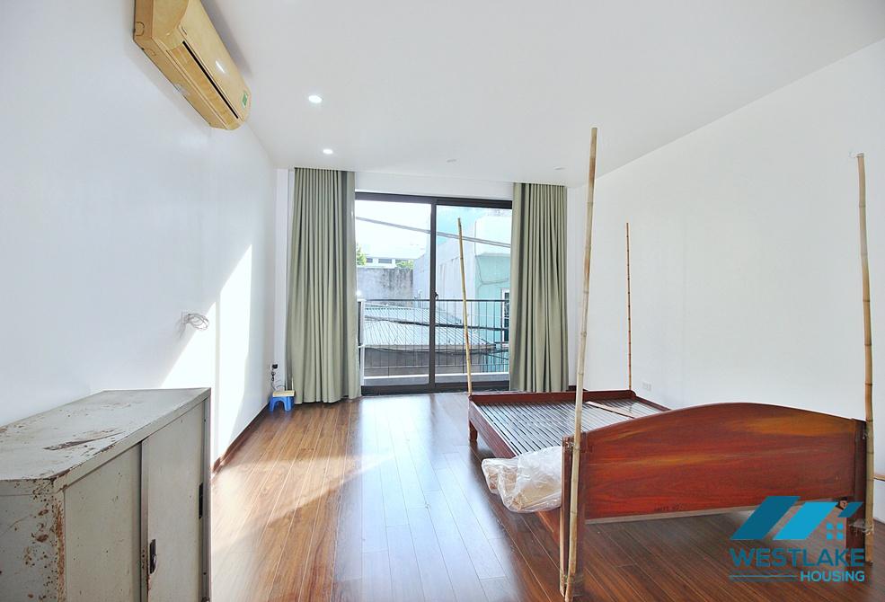 Affordable price 3 bedrooms house for rent in Au Co area, Tay Ho, Ha Noi