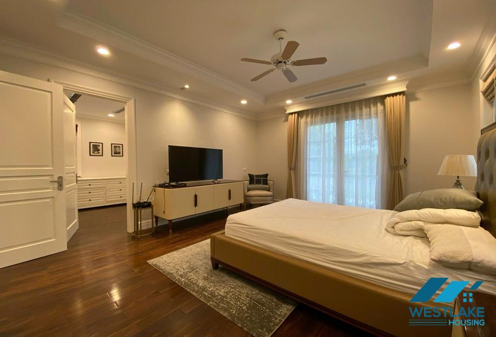 Beautiful 4 bedrooms villa for rent in Vinhomes Riverside near BIS international school Beautiful 4 bedrooms villa for rent in Vinhomes Riverside near BIS international school
