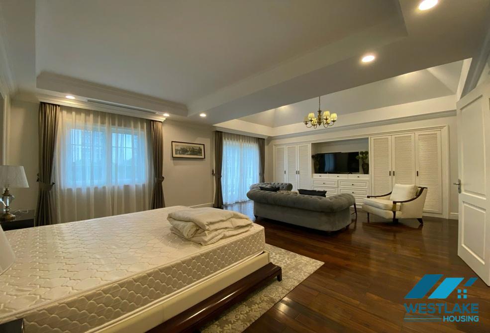 Beautiful 4 bedrooms villa for rent in Vinhomes Riverside near BIS international school Beautiful 4 bedrooms villa for rent in Vinhomes Riverside near BIS international school