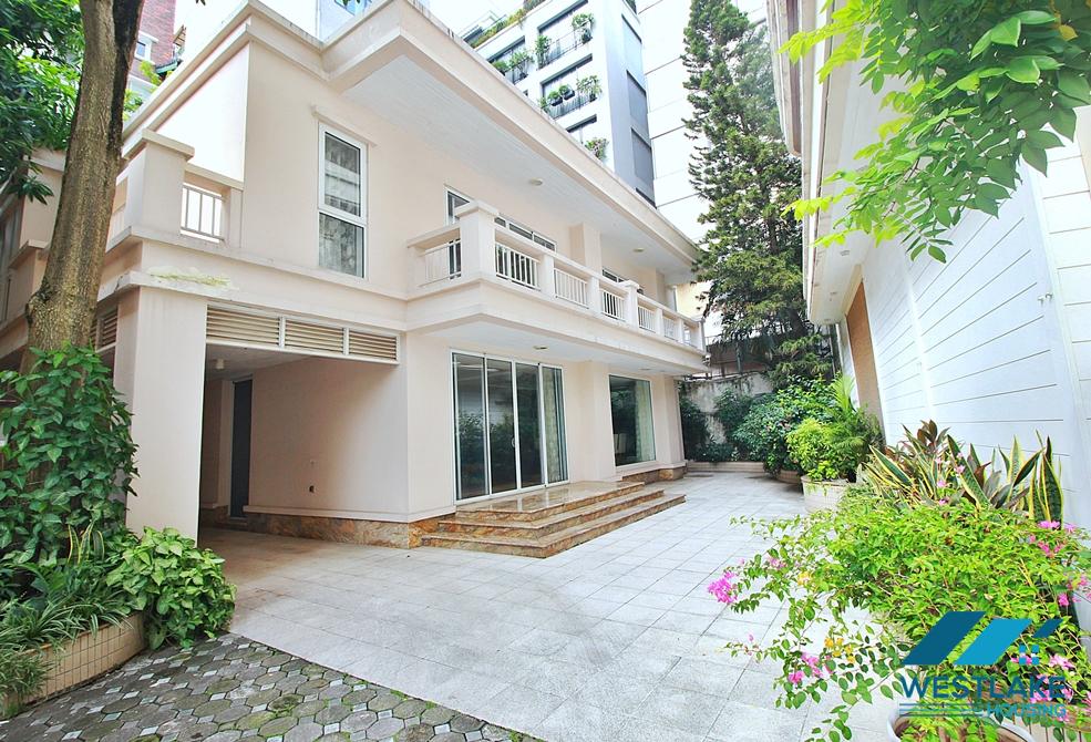 Serviced 4 bedrooms house for rent in Tay Ho ward, Ha Noi
