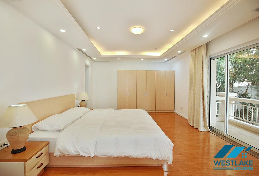 Serviced 4 bedrooms house for rent in Tay Ho ward, Ha Noi Serviced 4 bedrooms house for rent in Tay Ho ward, Ha Noi
