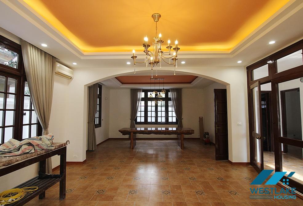 A nice house with courtyard for rent in Xuan Dieu, Tay Ho, Ha Noi
