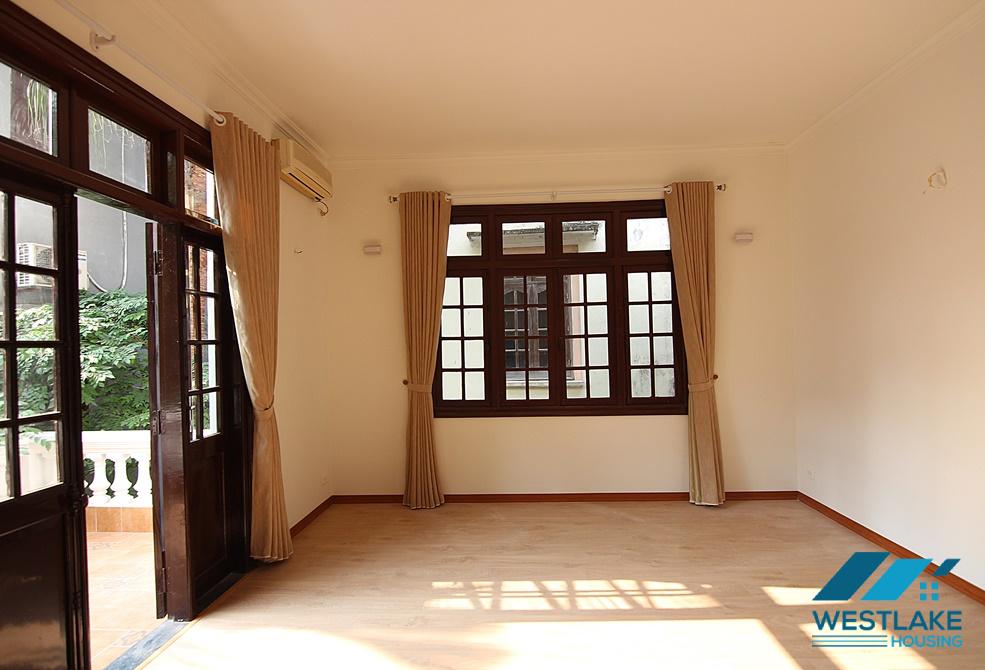 A nice house with courtyard for rent in Xuan Dieu, Tay Ho, Ha Noi