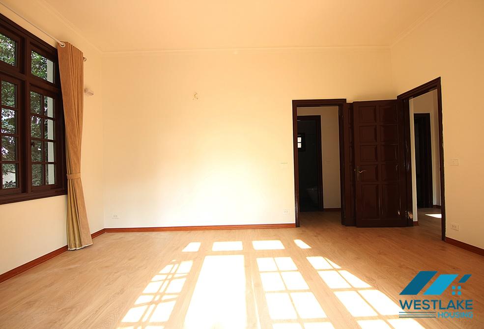 A nice house with courtyard for rent in Xuan Dieu, Tay Ho, Ha Noi