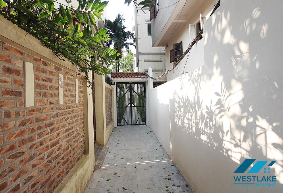 A nice house with courtyard for rent in Xuan Dieu, Tay Ho, Ha Noi