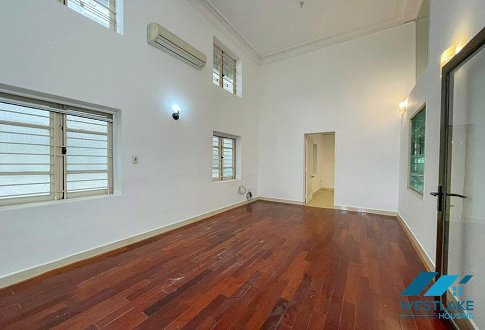 Afordable price 4 bedrooms house for rent in Tay Ho, Ha Noi