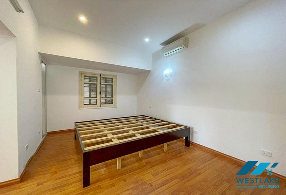 Afordable price 4 bedrooms house for rent in Tay Ho, Ha Noi