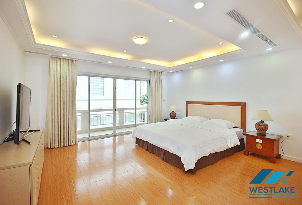 Cho Thuê Nhà 4 Phòng Ngủ Đẹp, Ban Công Sân Rộng Sáng Thoáng, Có Dịch Vụ Tại phường Tây Hồ, Hà Nội