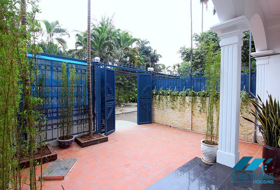 Fully furnished 04 bedrooms house in Xom Chua Westlake, Tay Ho, Ha Noi for rent