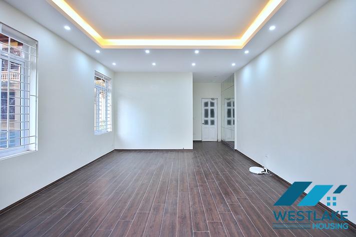 Cho Thuê Nhà 5 Phòng Ngủ Đẹp, Sân Vườn, Hồ Bơi Rộng Thoáng Mát Tại Tô Ngọc Vân, Tây Hồ, Hà Nội