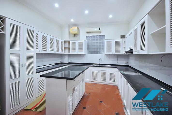 Cho Thuê Nhà 5 Phòng Ngủ Đẹp, Sân Vườn, Hồ Bơi Rộng Thoáng Mát Tại Tô Ngọc Vân, Tây Hồ, Hà Nội