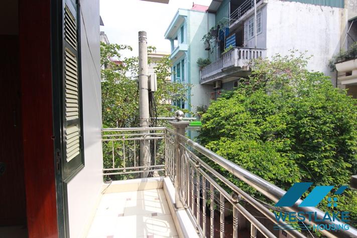 Cho Thuê Nhà 5 Phòng Ngủ Đẹp Có Sân, Ban Công Tại Đường Nghi Tàm Tây Hồ, Hà Nội