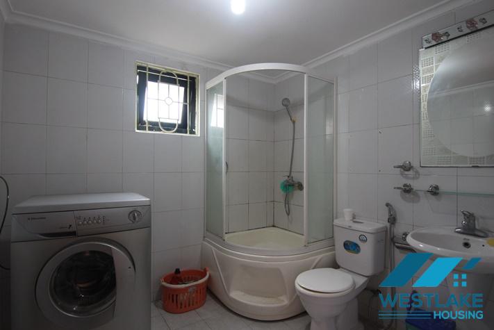 Cho Thuê Nhà 5 Phòng Ngủ Đẹp Có Sân, Ban Công Tại Đường Nghi Tàm Tây Hồ, Hà Nội