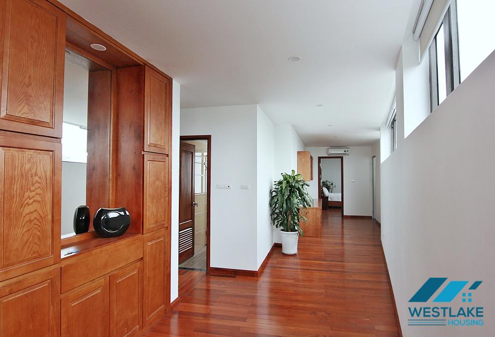 Super bright 03 bedrooms apartment for rent in Tay Ho, Ha Noi Super bright 03 bedrooms apartment for rent in Tay Ho, Ha Noi