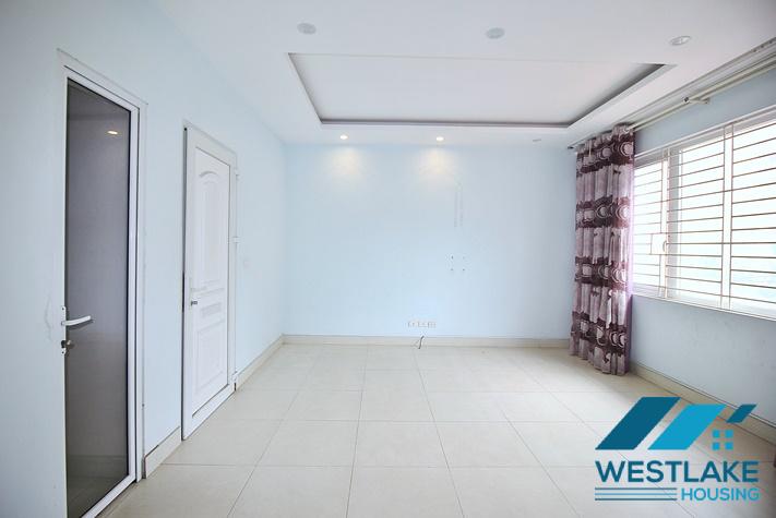 Cho Thuê Nhà 4 Phòng Ngủ không Rộng Thoáng Tại Phố An Dương Vương, Tây Hồ, Hà Nội