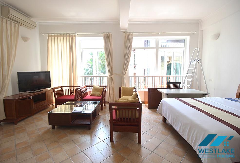 A lovely and bright studio for rent in Xuan Dieu, Tay Ho
