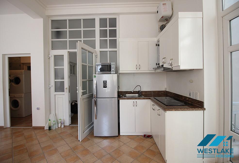 A lovely and bright studio for rent in Xuan Dieu, Tay Ho