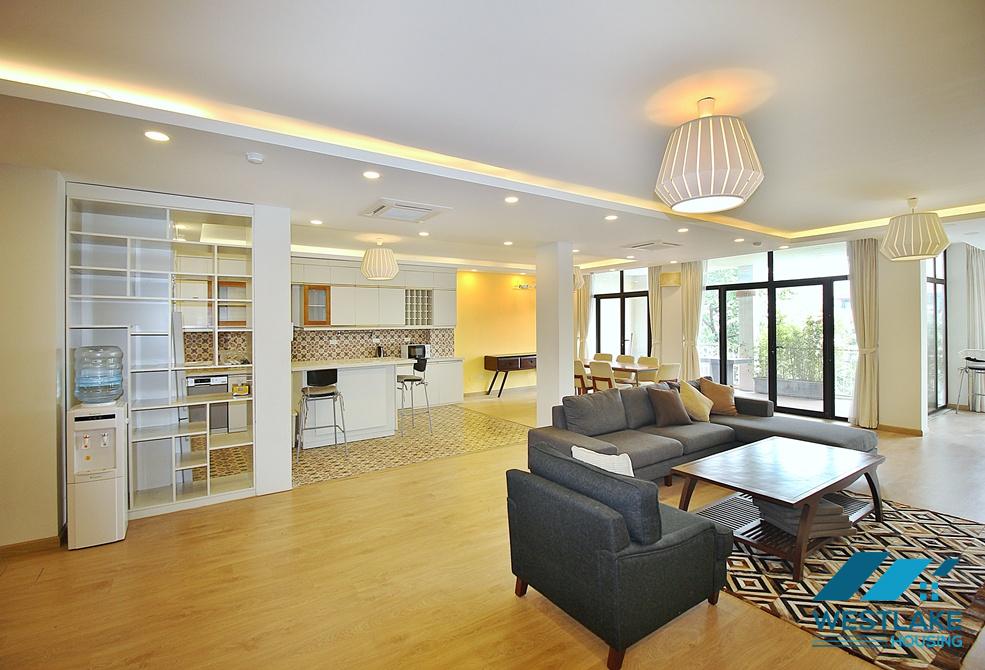 Beautiful 04 bedrooms apartment for rent in Tay Ho, Ha Noi