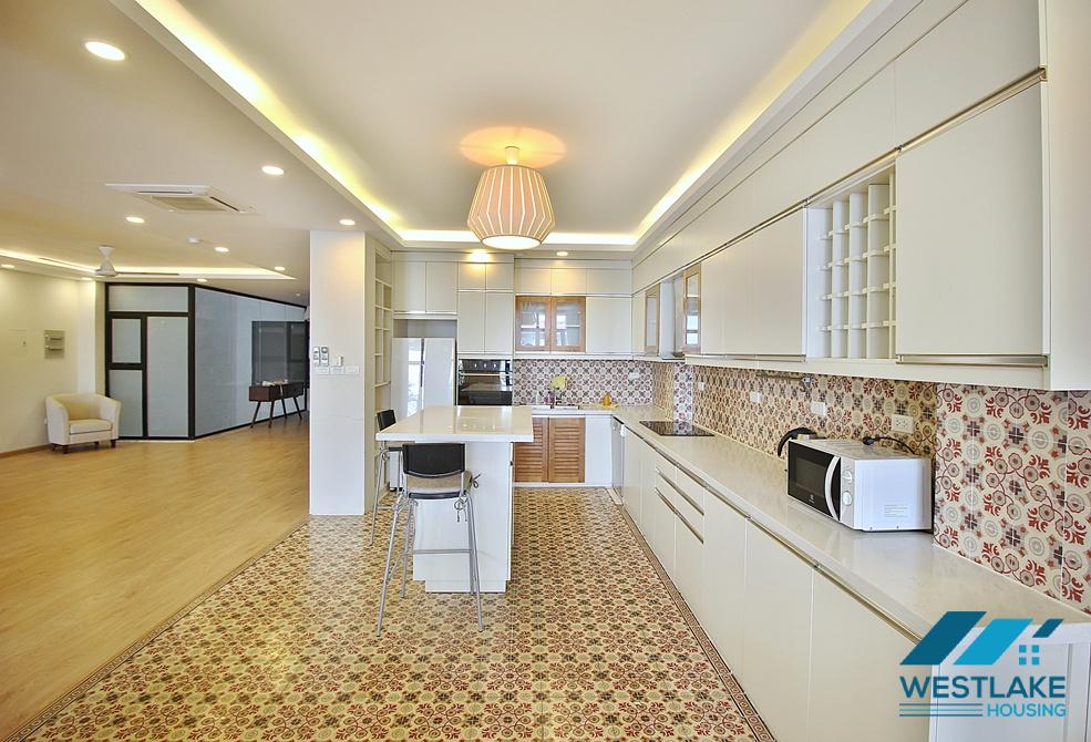 Beautiful 04 bedrooms apartment for rent in Tay Ho, Ha Noi