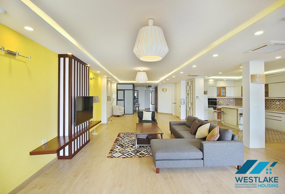 Beautiful 04 bedrooms apartment for rent in Tay Ho, Ha Noi