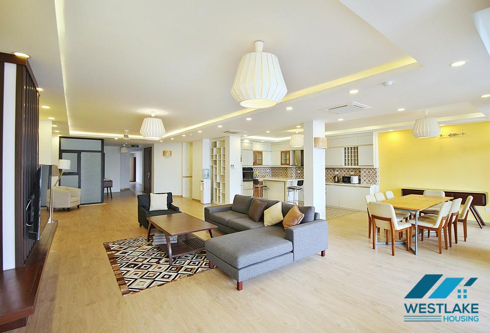 Beautiful 04 bedrooms apartment for rent in Tay Ho, Ha Noi