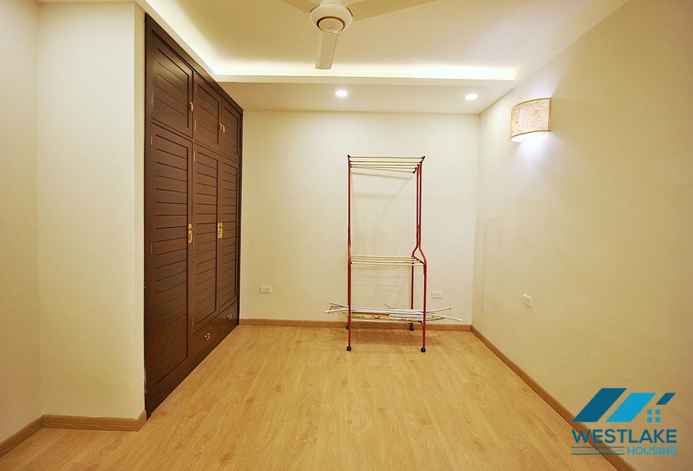 Beautiful 04 bedrooms apartment for rent in Tay Ho, Ha Noi