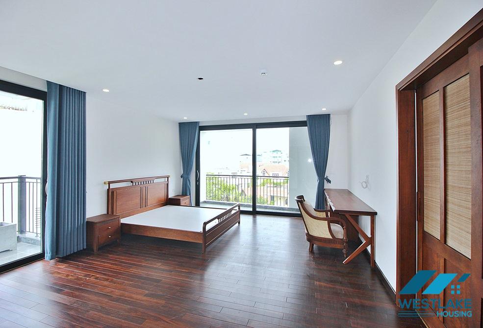 Beautiful and spacious 03 bedrooms apartment for rent in Xuan Dieu, Tay Ho, Ha Noi