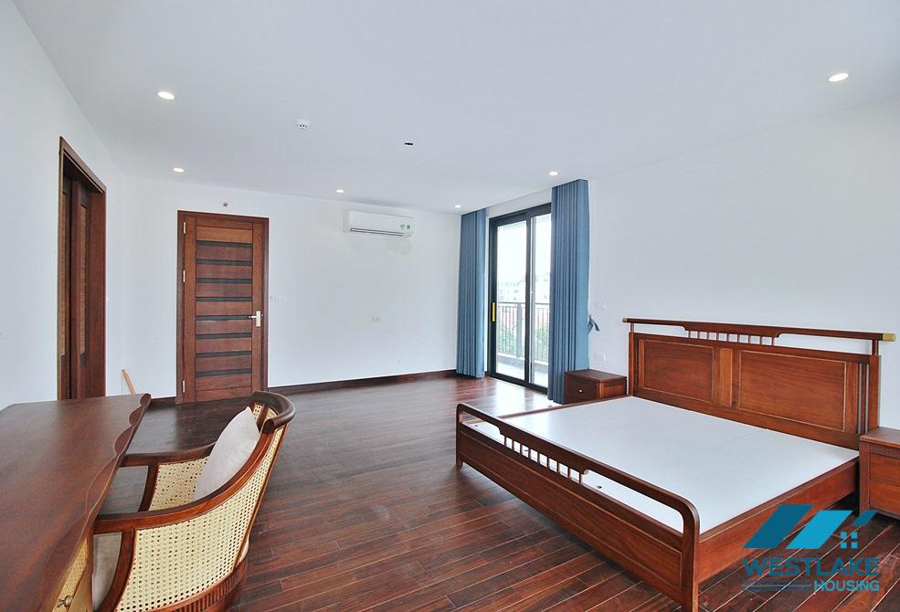 Beautiful and spacious 03 bedrooms apartment for rent in Xuan Dieu, Tay Ho, Ha Noi