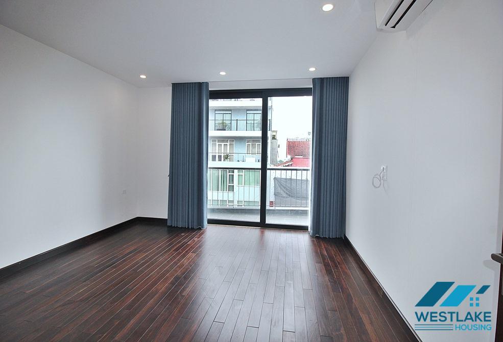 Beautiful and spacious 03 bedrooms apartment for rent in Xuan Dieu, Tay Ho, Ha Noi