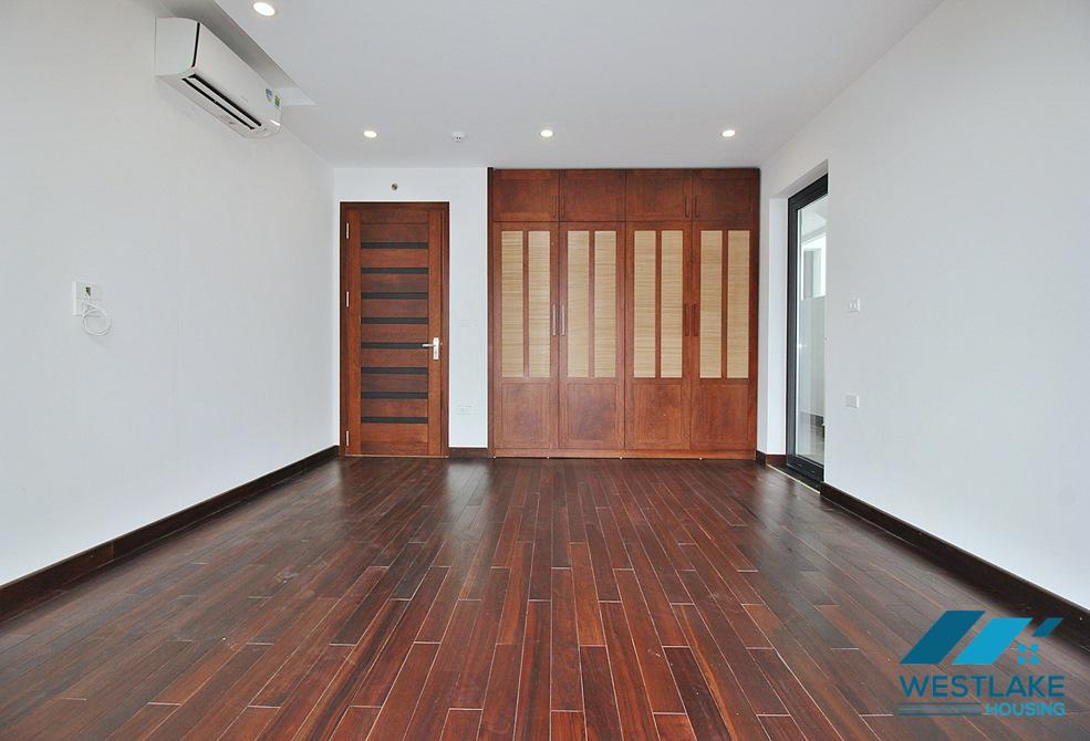 Beautiful and spacious 03 bedrooms apartment for rent in Xuan Dieu, Tay Ho, Ha Noi