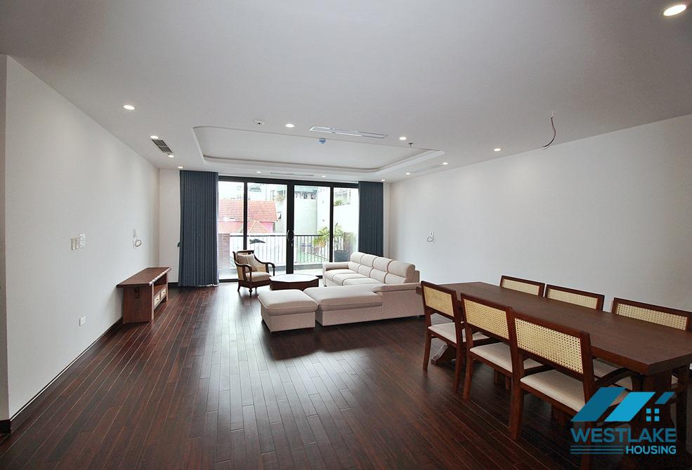 Beautiful and spacious 03 bedrooms apartment for rent in Xuan Dieu, Tay Ho, Ha Noi