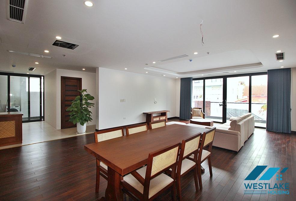 Beautiful and spacious 03 bedrooms apartment for rent in Xuan Dieu, Tay Ho, Ha Noi