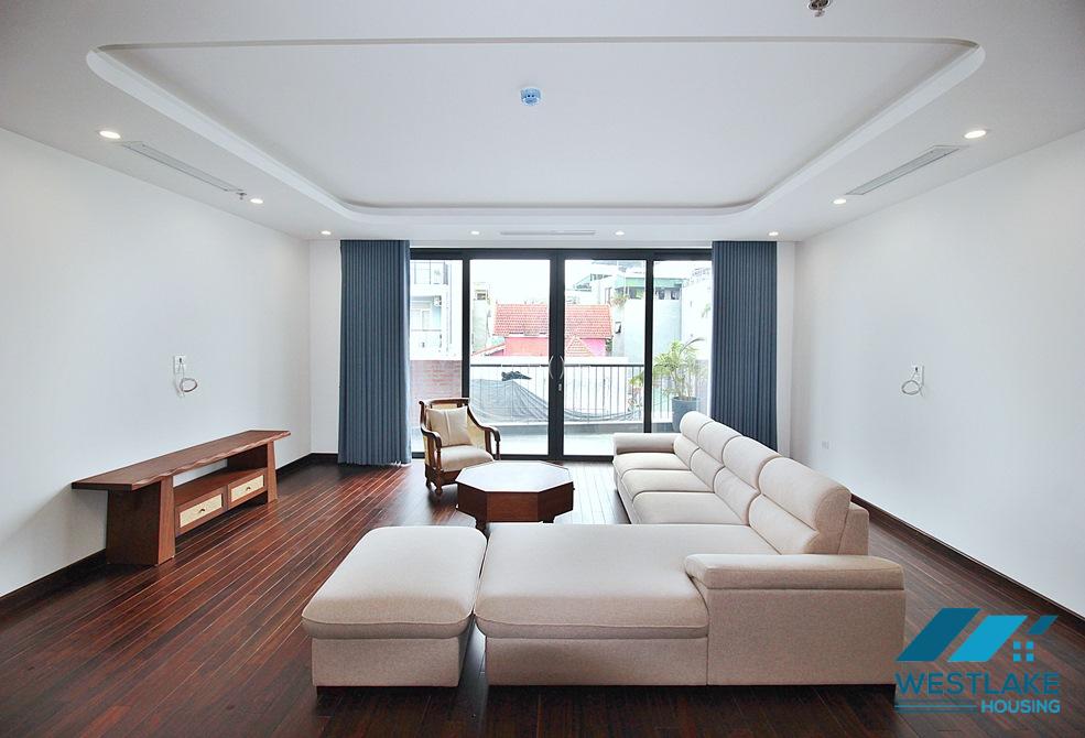 Beautiful and spacious 03 bedrooms apartment for rent in Xuan Dieu, Tay Ho, Ha Noi
