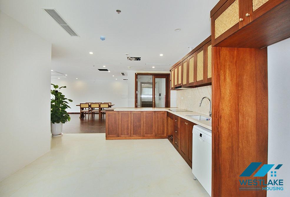 Beautiful and spacious 03 bedrooms apartment for rent in Xuan Dieu, Tay Ho, Ha Noi