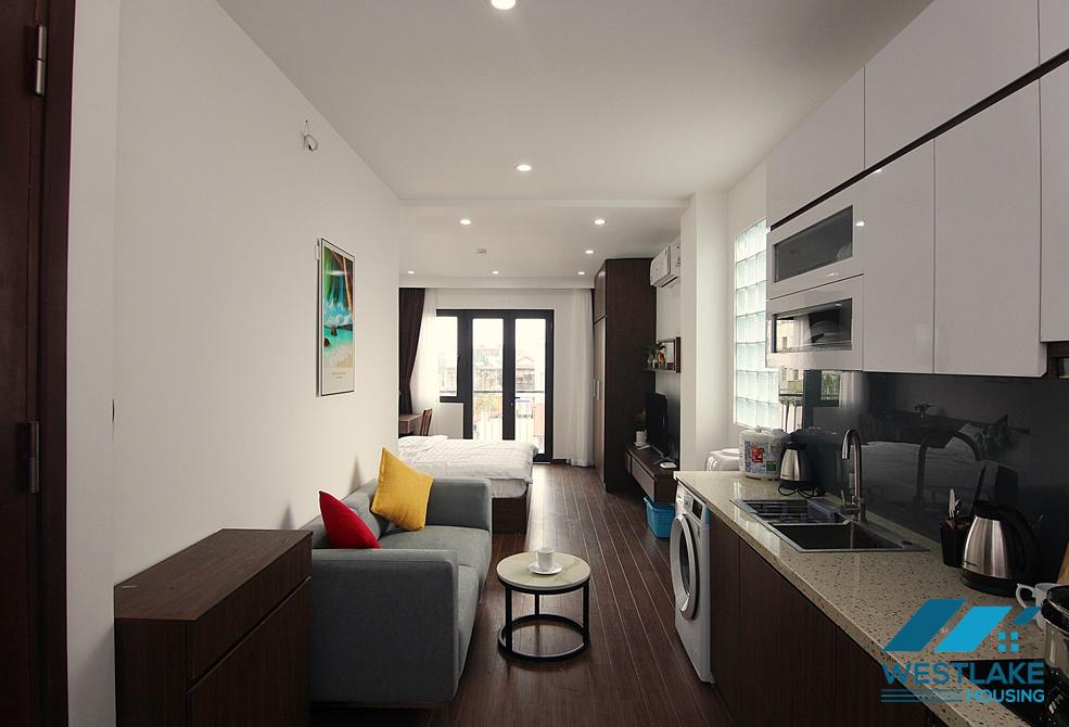 A bright and resonable studio for rent in Xuan Dieu, Tay Ho, Ha Noi