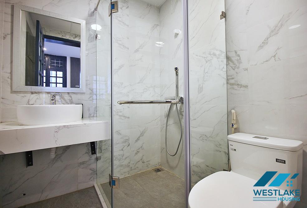 A lake view and bright 2 bedroom apartment for rent in Xuan Dieu, Tay Ho