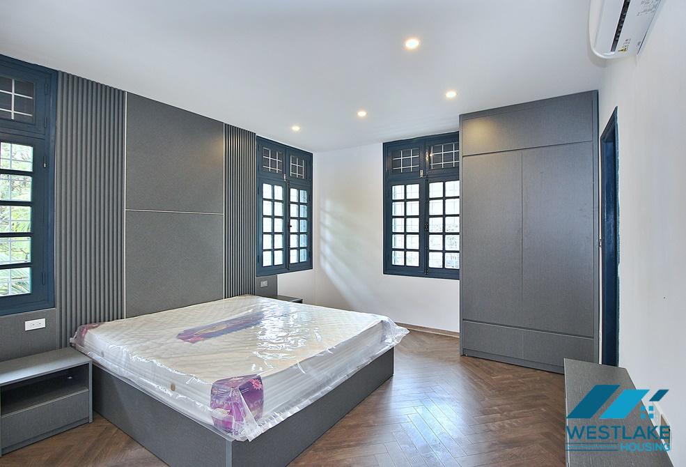 A lake view and bright 2 bedroom apartment for rent in Xuan Dieu, Tay Ho