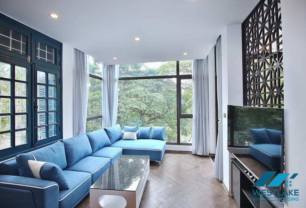 A lake view and bright 2 bedroom apartment for rent in Xuan Dieu, Tay Ho