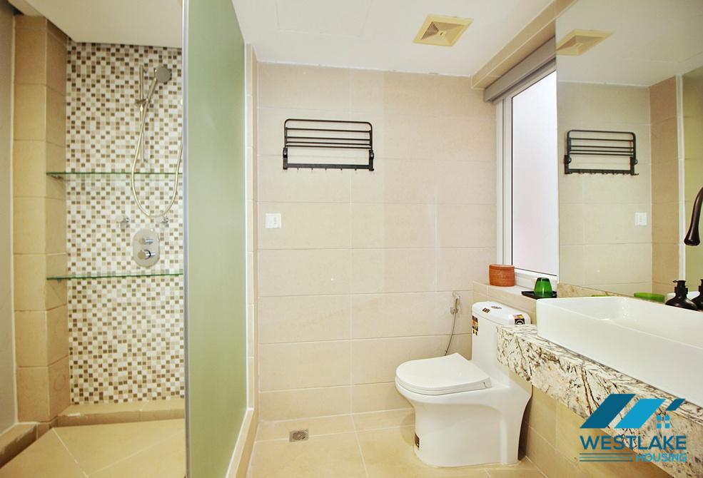 A lakeview 3 bedrooms apartment for rent on Quang An street, Tay Ho, Ha Noi