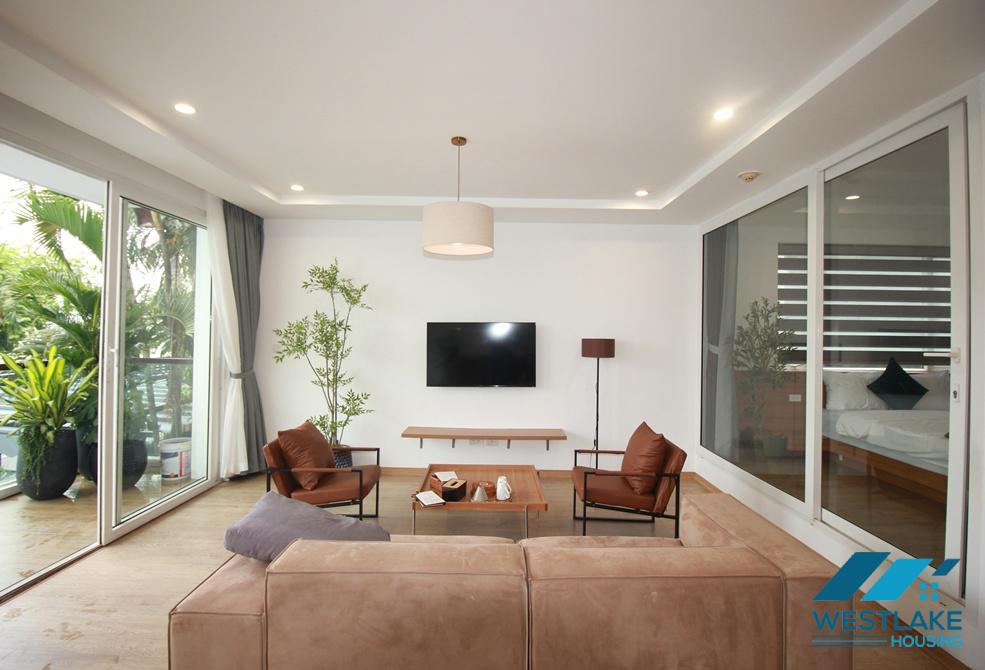 A lakeview 3 bedrooms apartment for rent on Quang An street, Tay Ho, Ha Noi