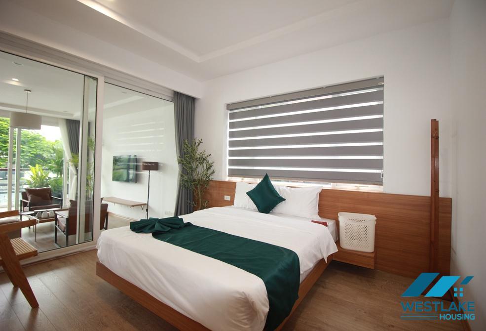 A lakeview 3 bedrooms apartment for rent on Quang An street, Tay Ho, Ha Noi