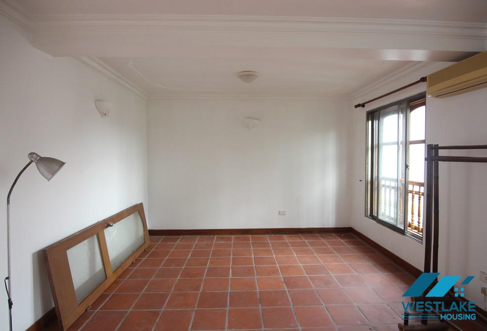A 5 bedroom villa with big yard for rent in Xuan Dieu, Tay Ho, Ha Noi